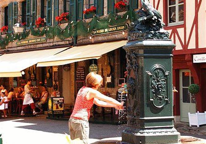 CONCARNEAU appelé aussi "LA VILLE CLOSE"