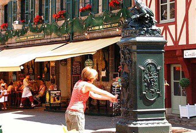 CONCARNEAU appelé aussi "LA VILLE CLOSE"