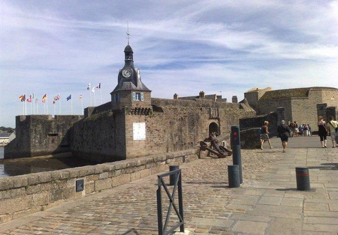 CONCARNEAU appelé aussi "LA VILLE CLOSE"